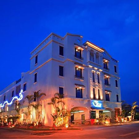 Blue Coast Spa Motel Цзилун Экстерьер фото